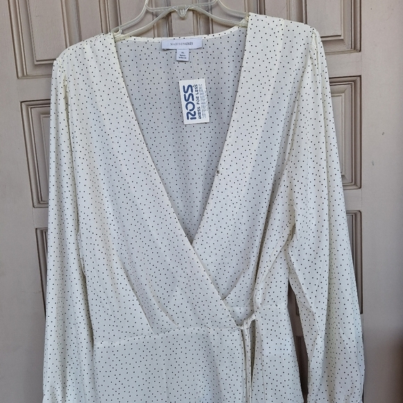 MadisonGrey Wrap Blouse Plus SzXL White Dotted Long Sleeve Peplum New W Tags - Picture 2 of 9